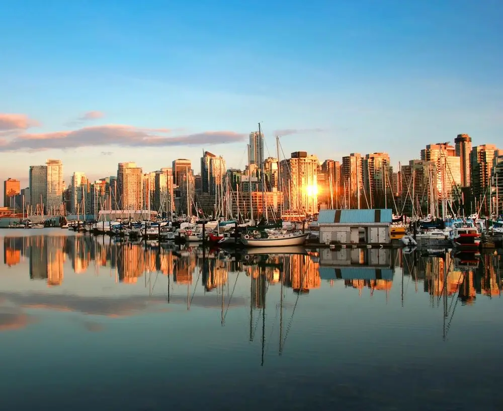 A city skyline with boats in the water.